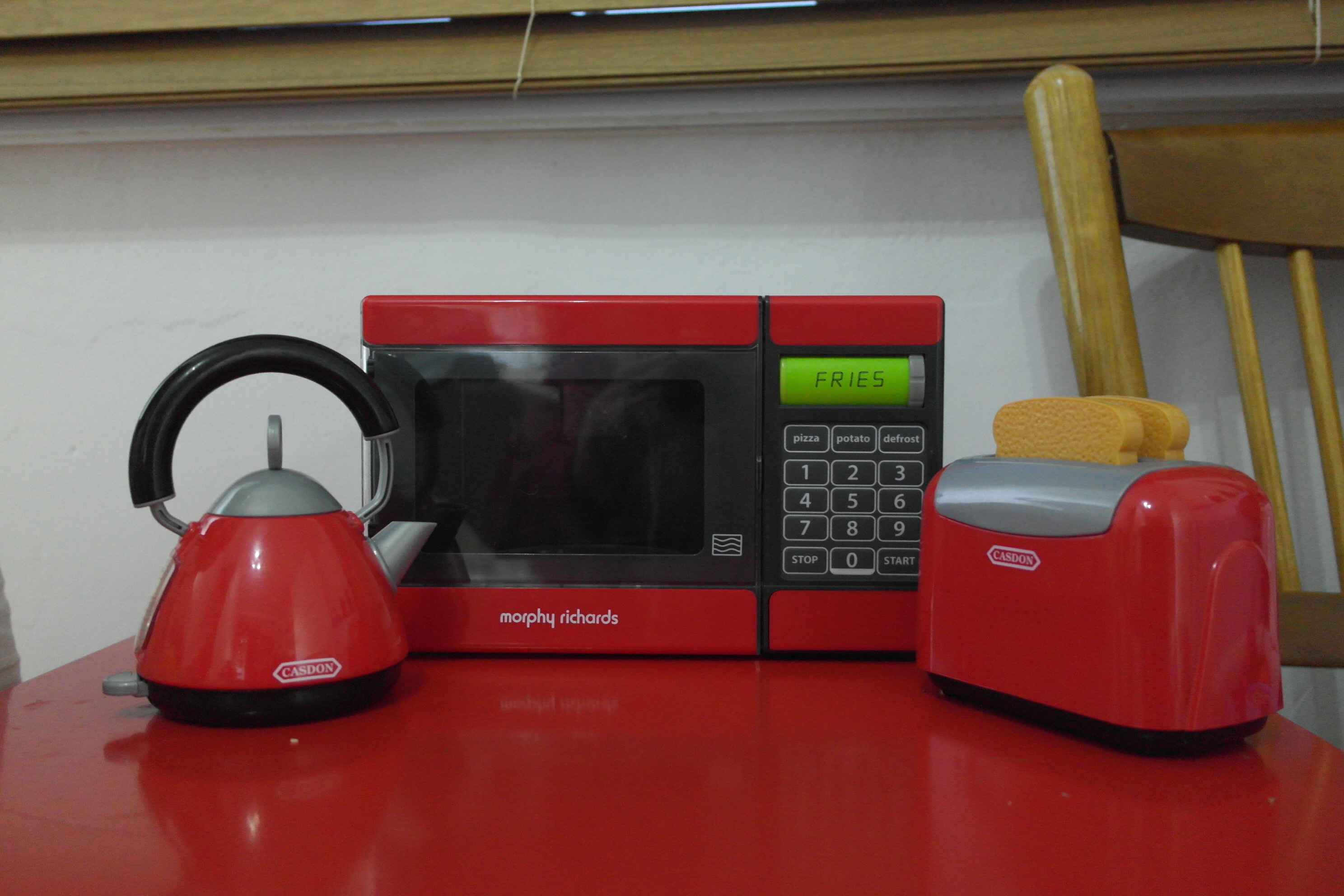 Review Casdon Toy Morphy Richards Toaster, Microwave & Kettle Single